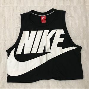 NIKE Crop Top